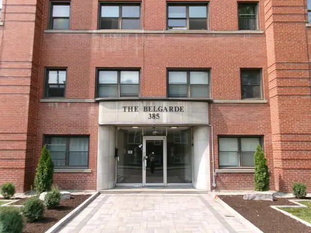 Spacious, Bright 1 Bedroom | Pet-friendly | Sandy Hill