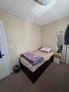 1 private fully furnished Room available - Photo 3