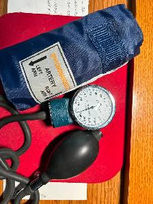 Adult Size Professional Blood Pressure Kit with Aneroid Sphygmom
