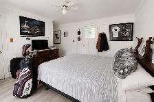 Private room with Ensuite Bathroom and Seperate Entrance - Photo 3