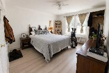 Private room with Ensuite Bathroom and Seperate Entrance - Photo 4