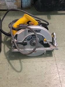 DeWalt DW368 Circular Saw - Photo 2