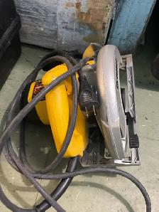 DeWalt DW368 Circular Saw - Photo 4