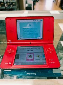 Nintendo DS XL rouge