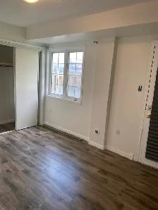 2 Private Rooms With Private Bathrooms, 1 Room Shared Bathroom - Photo 5