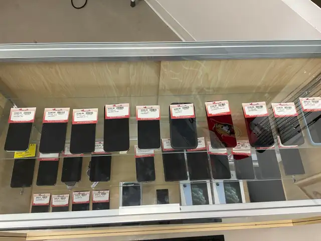 PHONES IPHONE  & SAMSUNG