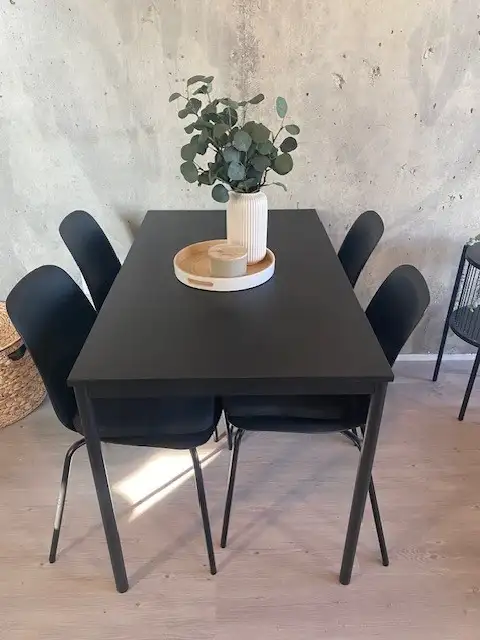 Kitchen table with 4 chairs