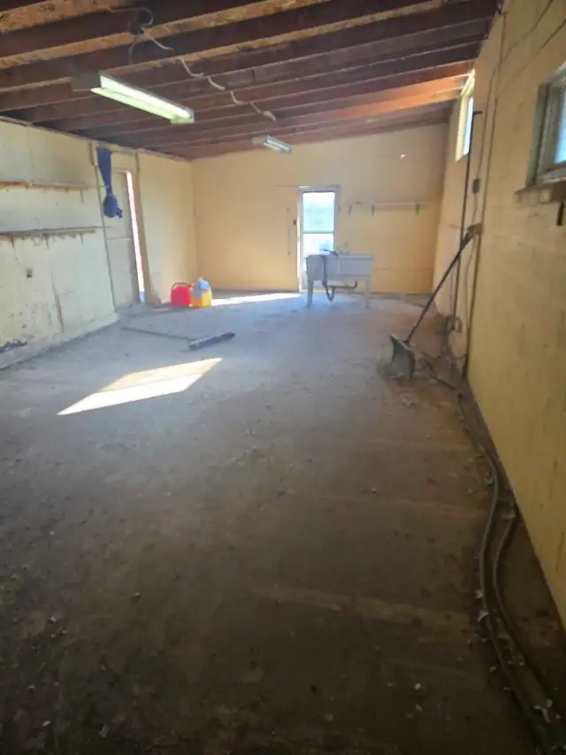 Shop for lease