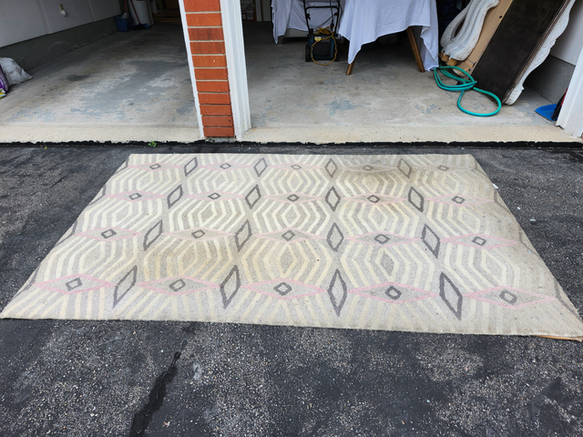 Carpet free for pick up