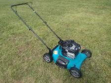 Tondeuse a gazon YARDWORKS 150cc 21' de coupe en tres bonne cond