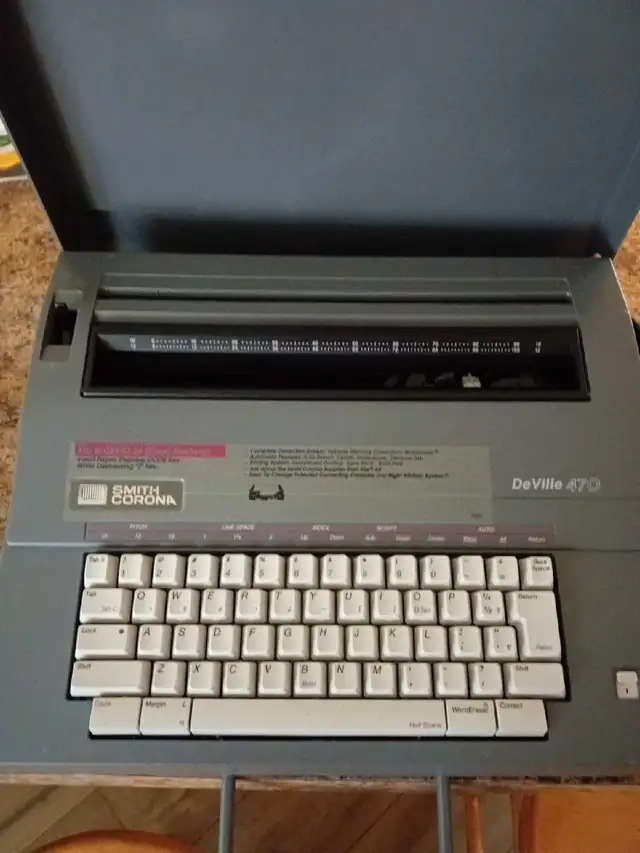 Smith Corona DeVille 470 Typewriter
