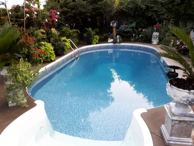 private queensize clean room in  large  home. traf upper middle