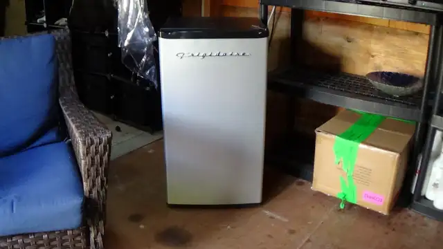 MINI FRIDGE/FREEZER FRIGIDAIRE,ASK$80 AMAZON($299)`416-409-8558