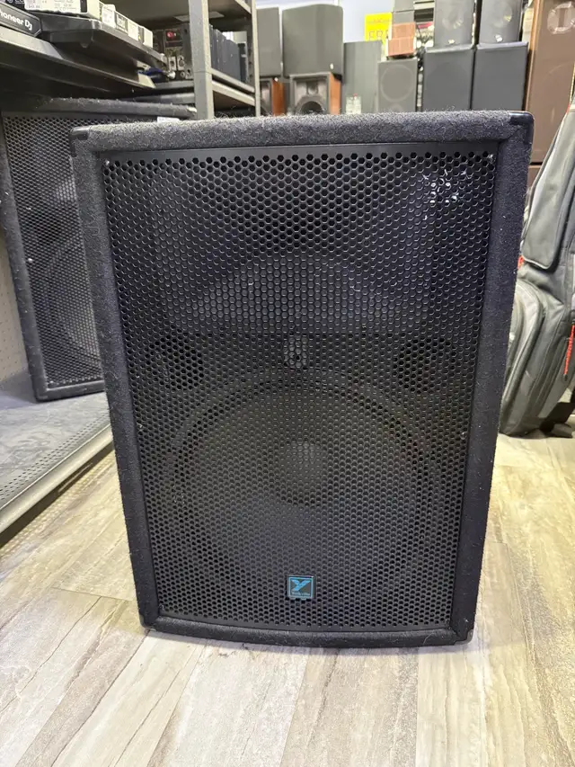 Yorkville YX15P 200-Watt Powered Loudspeaker