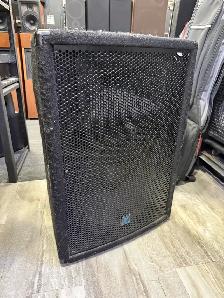 Yorkville YX15P 200-Watt Powered Loudspeaker - Photo 3