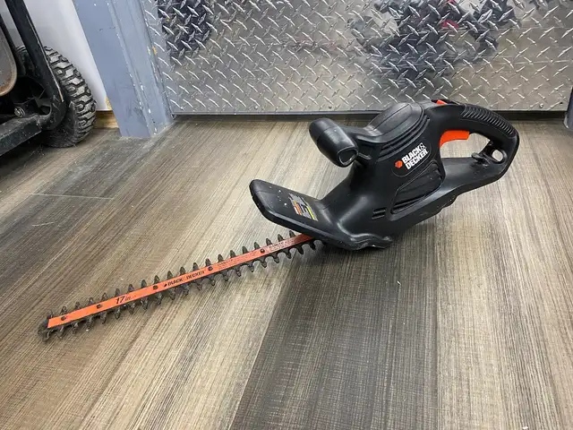 BLACK DECKER Hedge Trimmers
