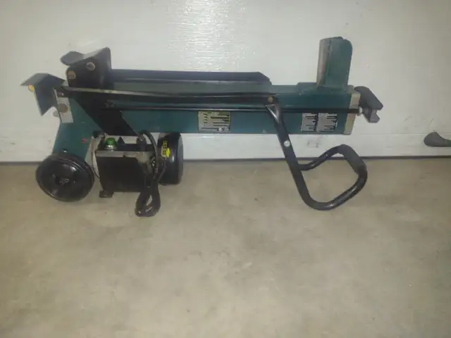 Fendeuse a bois électrique 4 tonnes en tres bonne condition