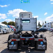 2022 Volvo VNR Daycab - 461K Kilometers Driven - Photo 6