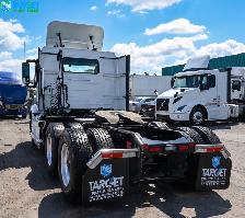2022 Volvo VNR Daycab - 461K Kilometers Driven - Photo 7