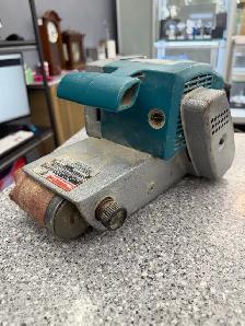 Makita 9924DB Belt Sander - Photo 3