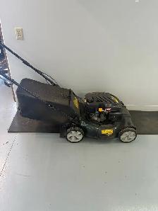 Yardworks self propelled lawn mower, gas powered - Photo 3