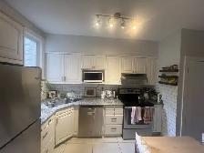 Renovated 2-Bed, 1 Bath Main Floor Apartment - Parkdale - Photo 4