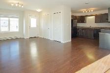 SPACIOUS 3 Bedroom Duplex! With Huge Yard Included! - Photo 2