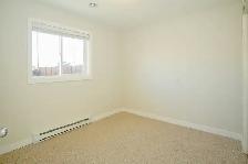 SPACIOUS 3 Bedroom Duplex! With Huge Yard Included! - Photo 5