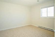 SPACIOUS 3 Bedroom Duplex! With Huge Yard Included! - Photo 6