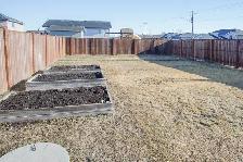 SPACIOUS 3 Bedroom Duplex! With Huge Yard Included! - Photo 8