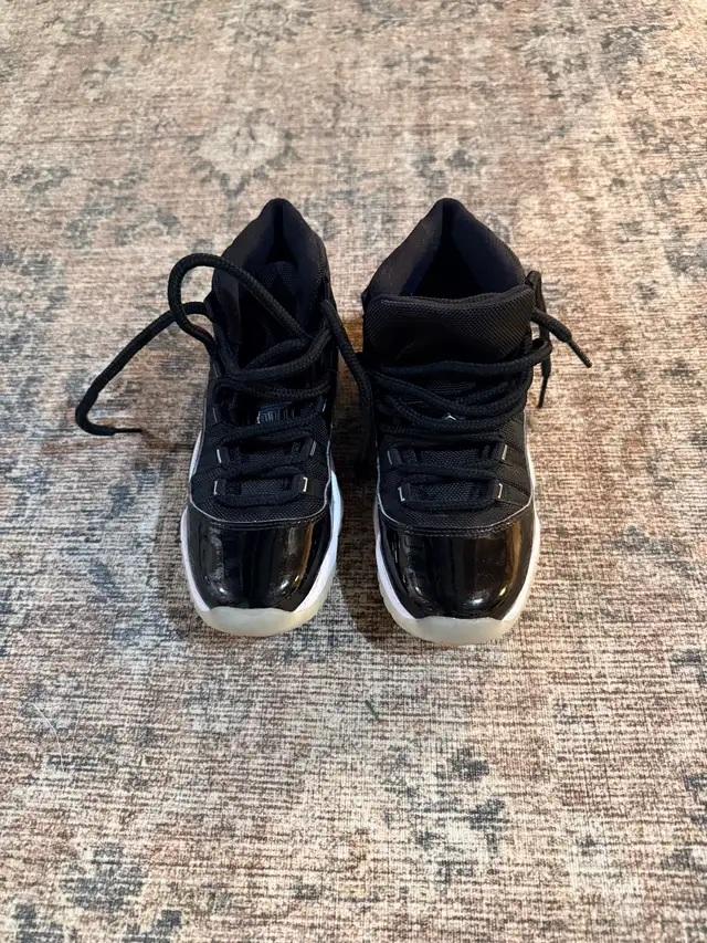 Jordan 11 Retro Sneakers
