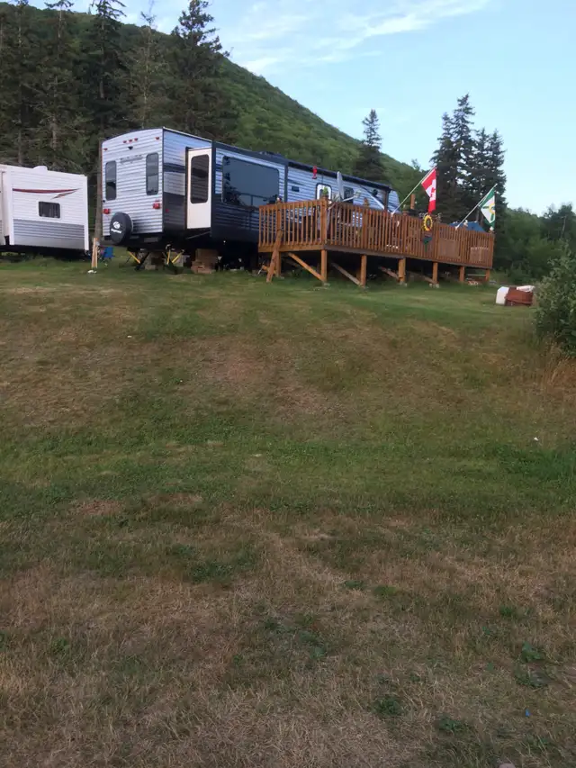 FOR SALE:    2019 Keystone Springdale couples trailer