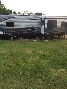 FOR SALE:    2019 Keystone Springdale couples trailer - Photo 2
