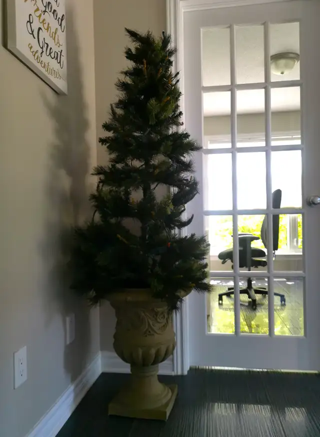 6 Feet Christmas Tree with Lights and Traditional Pot