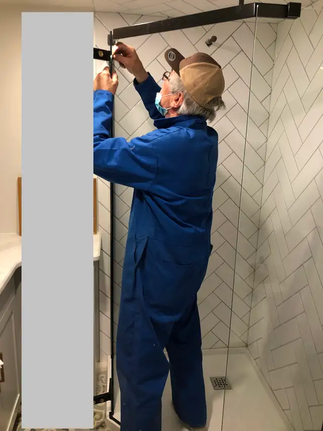selling glass shower doors fxng. selling glass buthtub doors fix
