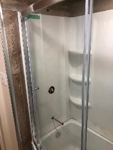 selling glass shower doors fxng. selling glass buthtub doors fix - Photo 4