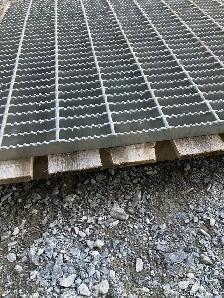 GALVANIZED SERRATED STEEL BAR GRATE - Photo 3