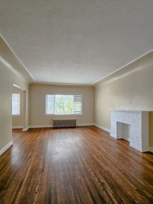 ALL-INCLUSIVE Pet-friendly 2-Bed, 1-Bath Apartment – Point Grey/