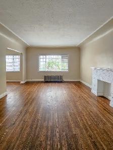 ALL-INCLUSIVE Pet-friendly 2-Bed, 1-Bath Apartment – Point Grey/ - Photo 6