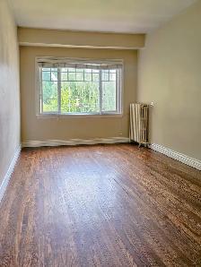 ALL-INCLUSIVE Pet-friendly 2-Bed, 1-Bath Apartment – Point Grey/ - Photo 25