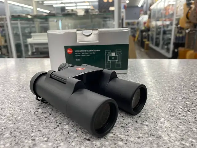 Leica Ultravid 10X25 Aqua Binoculars