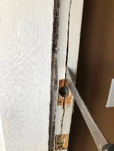 Broken exterior door, not closing properly we can fix. Servicing - Photo 4