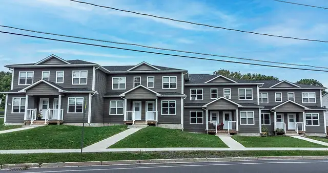 4-771 MacLaren Ave., Northside 2 bed/3 bath, Avail Dec.1