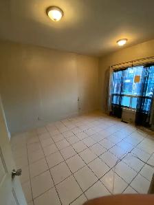 GROUND FLOOR – ONE BEDROOM   LIVING ROOM – SPACIOUS 800 SQ FT - Photo 7