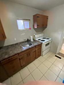 GROUND FLOOR – ONE BEDROOM   LIVING ROOM – SPACIOUS 800 SQ FT - Photo 10