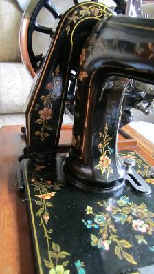 FABULOUS 1901 HAND CRANK SEWING MACHINE INLAYED WITH MOP - Photo 5