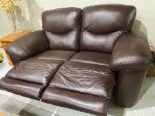 Love Seat - Photo 2
