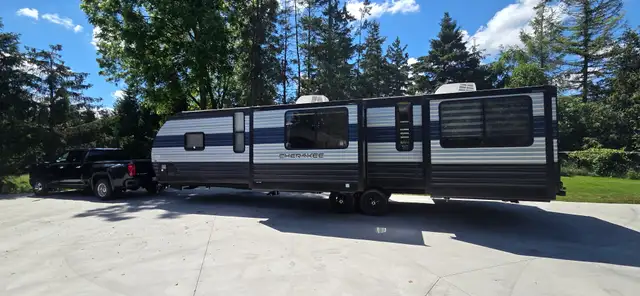 2022 36'X14' CHEROKEE 4 SEASON-3HYDRAULIC SLIDES-2XA/C-MINT COND