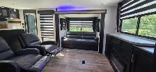 2022 36'X14' CHEROKEE 4 SEASON-3HYDRAULIC SLIDES-2XA/C-MINT COND - Photo 8