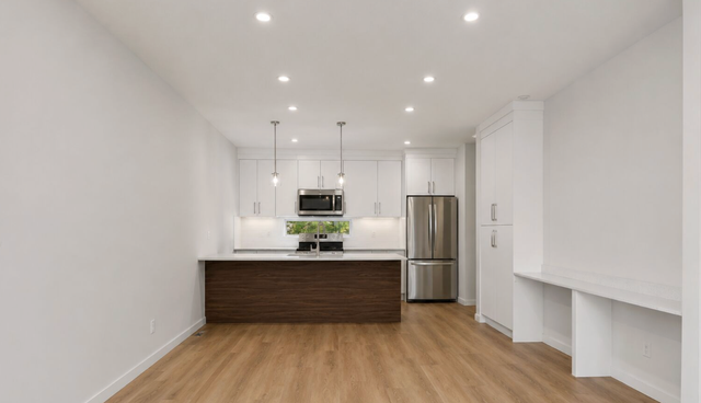 5 Bedroom Townhome in North Glenora